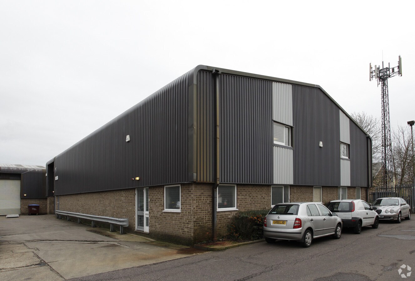 Sundon Park Rd, Luton, LU3 3BP Industrial for Lease UK