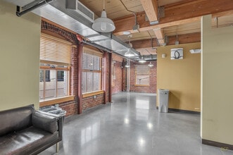 75 NW Couch St, Portland, OR to rent Interior Photo- Image 2 of 8