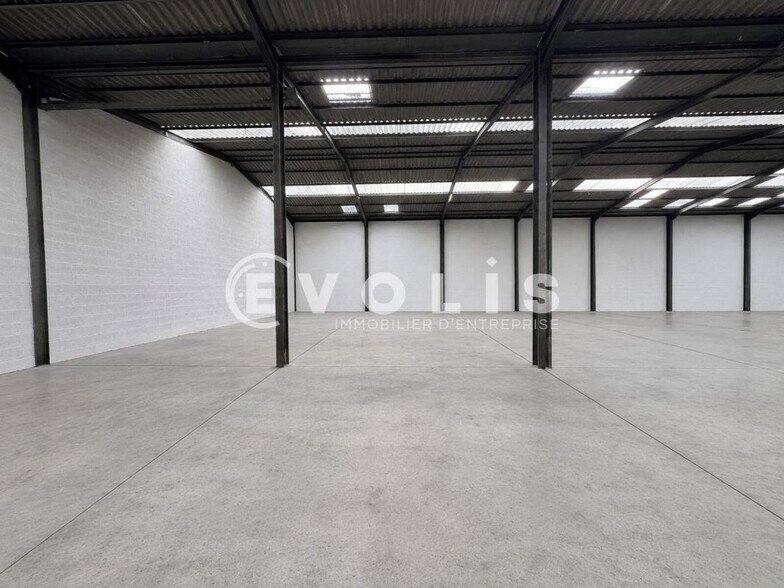 Light Industrial in Ozoir-la-Ferrière to rent - Interior Photo - Image 2 of 5
