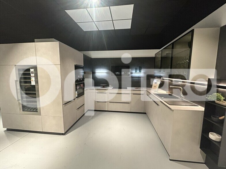 Retail in Anse to rent - Interior Photo - Image 3 of 4