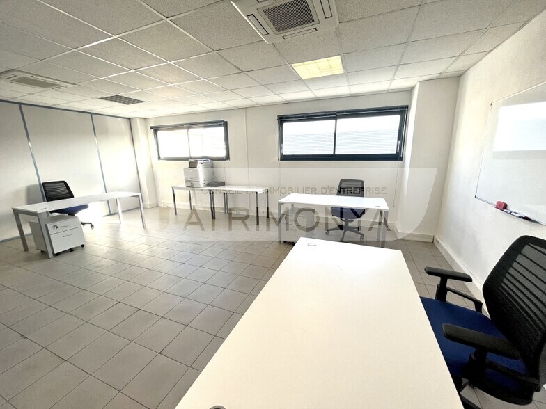 Office in Marseille to rent - Interior Photo - Image 2 of 7