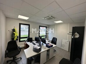 Light Industrial in Mions to rent Interior Photo- Image 2 of 5