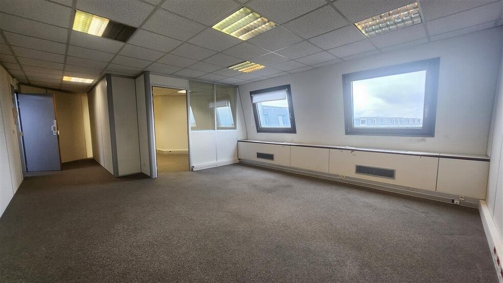 Office in La Garenne-Colombes to rent - Interior Photo - Image 2 of 6