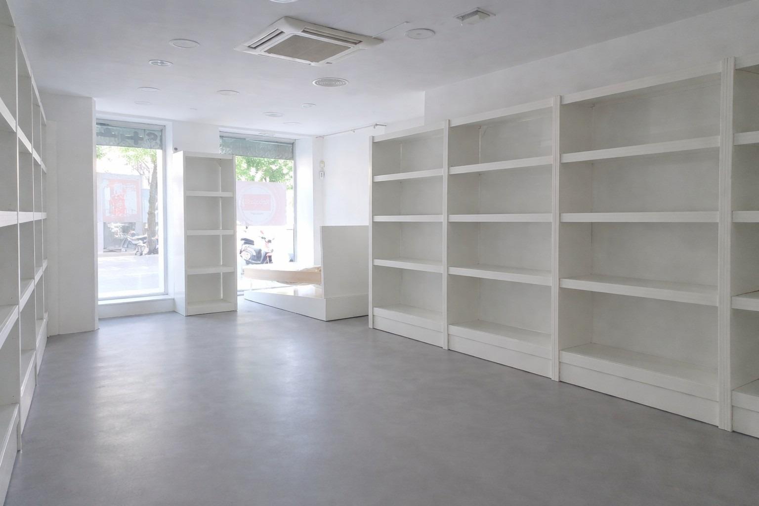 Retail in Sevilla, Sevilla to rent Interior Photo- Image 1 of 7