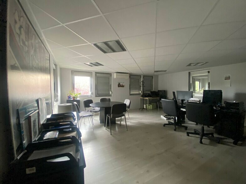 Office in Pantin to rent - Interior Photo - Image 2 of 9