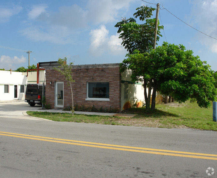 1215 NE 17th Ct, Fort Lauderdale, FL for rent - Building Photo - Image 3 of 10