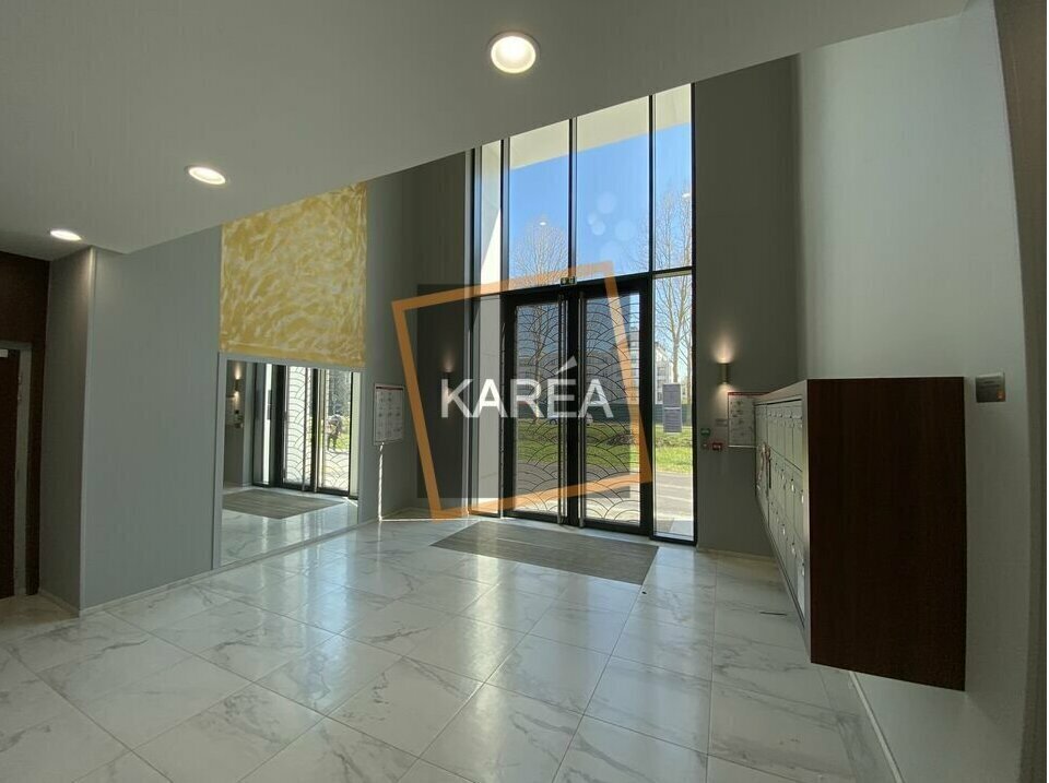 Office in Chessy to rent Lobby- Image 1 of 6