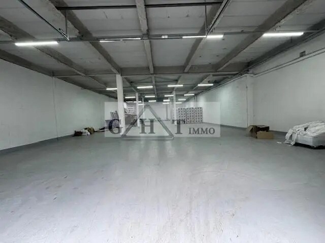 Industrial in Neuilly-sur-Marne to rent Building Photo- Image 1 of 3