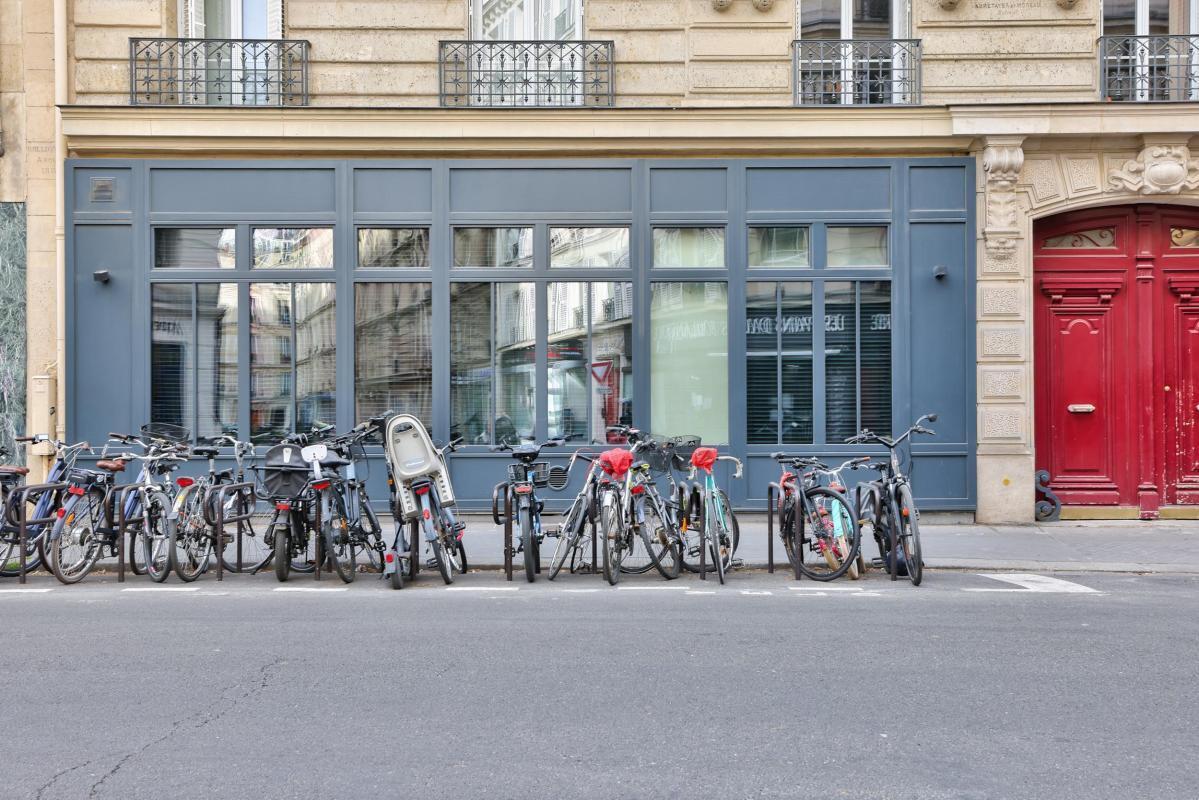 Office in Paris for sale Building Photo- Image 1 of 10
