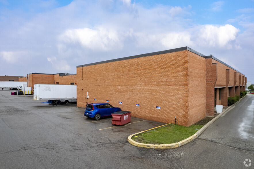 5554 Tomken Rd, Mississauga, ON for rent - Building Photo - Image 3 of 4