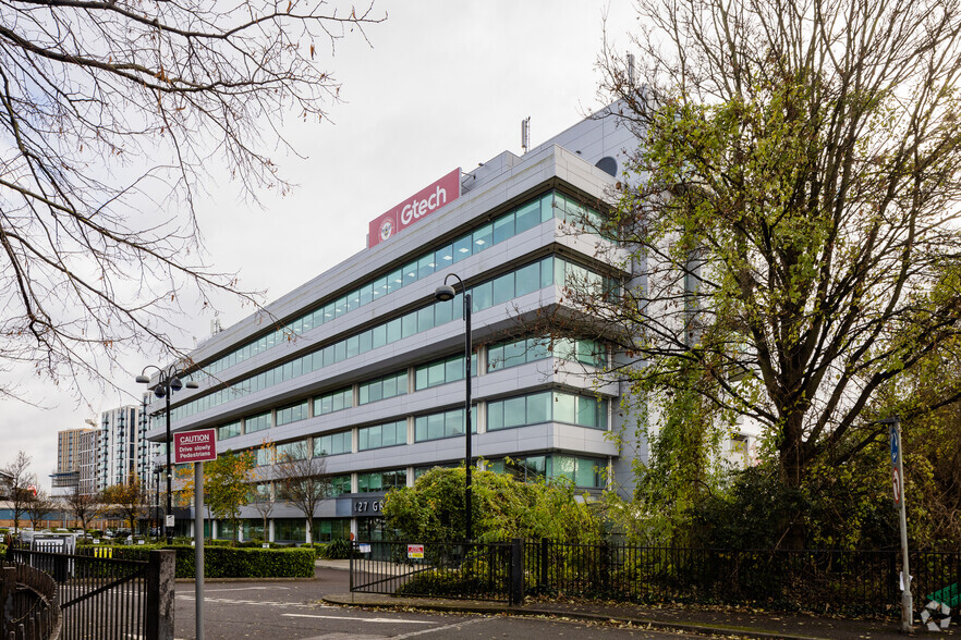 27 Great West Rd, Brentford for rent - Building Photo - Image 3 of 4