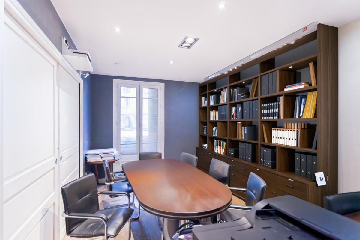 Light Industrial in Paris for sale Building Photo- Image 1 of 5