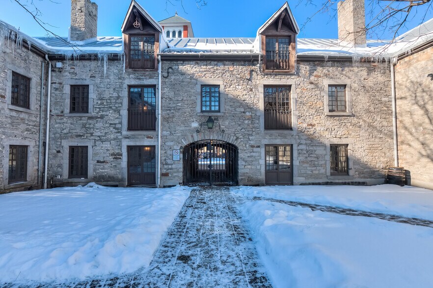 300 Pl D'youville, Montréal, QC to rent - Building Photo - Image 3 of 4
