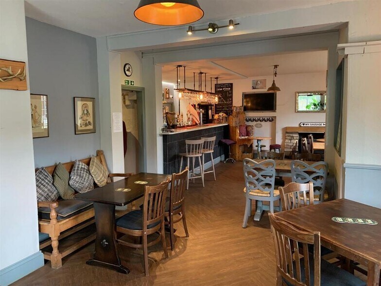 The Square, Grantham for sale - Building Photo - Image 3 of 11