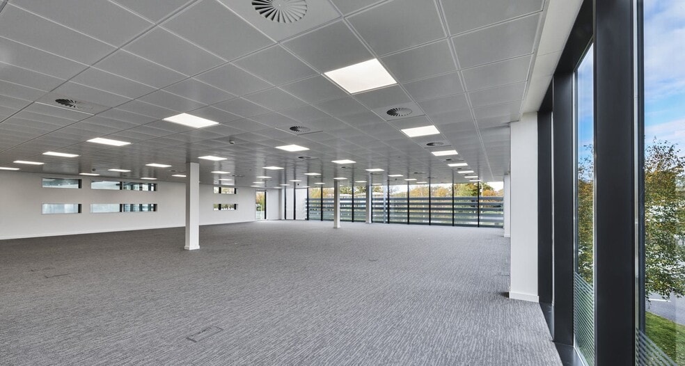 Central Blvd, Solihull to rent - Building Photo - Image 3 of 12