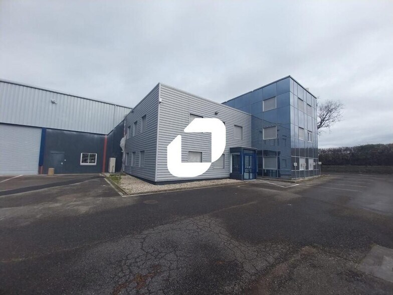 Light Industrial in LES ECHETS to rent - Building Photo - Image 3 of 13