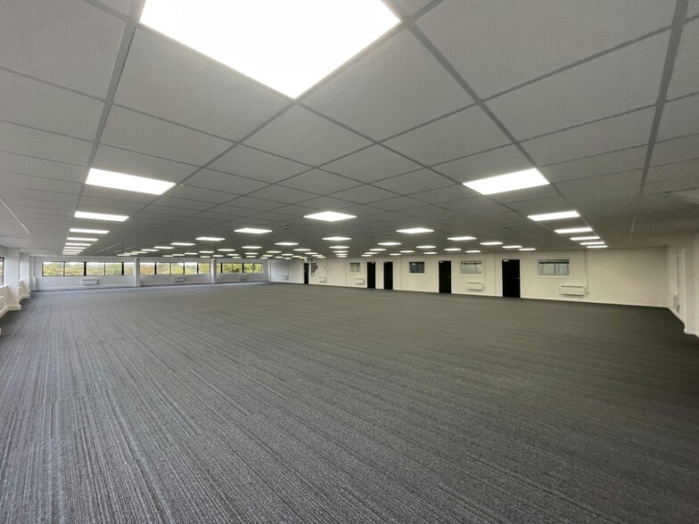 1 Warpsgrove Ln, Chalgrove to rent - Building Photo - Image 2 of 14