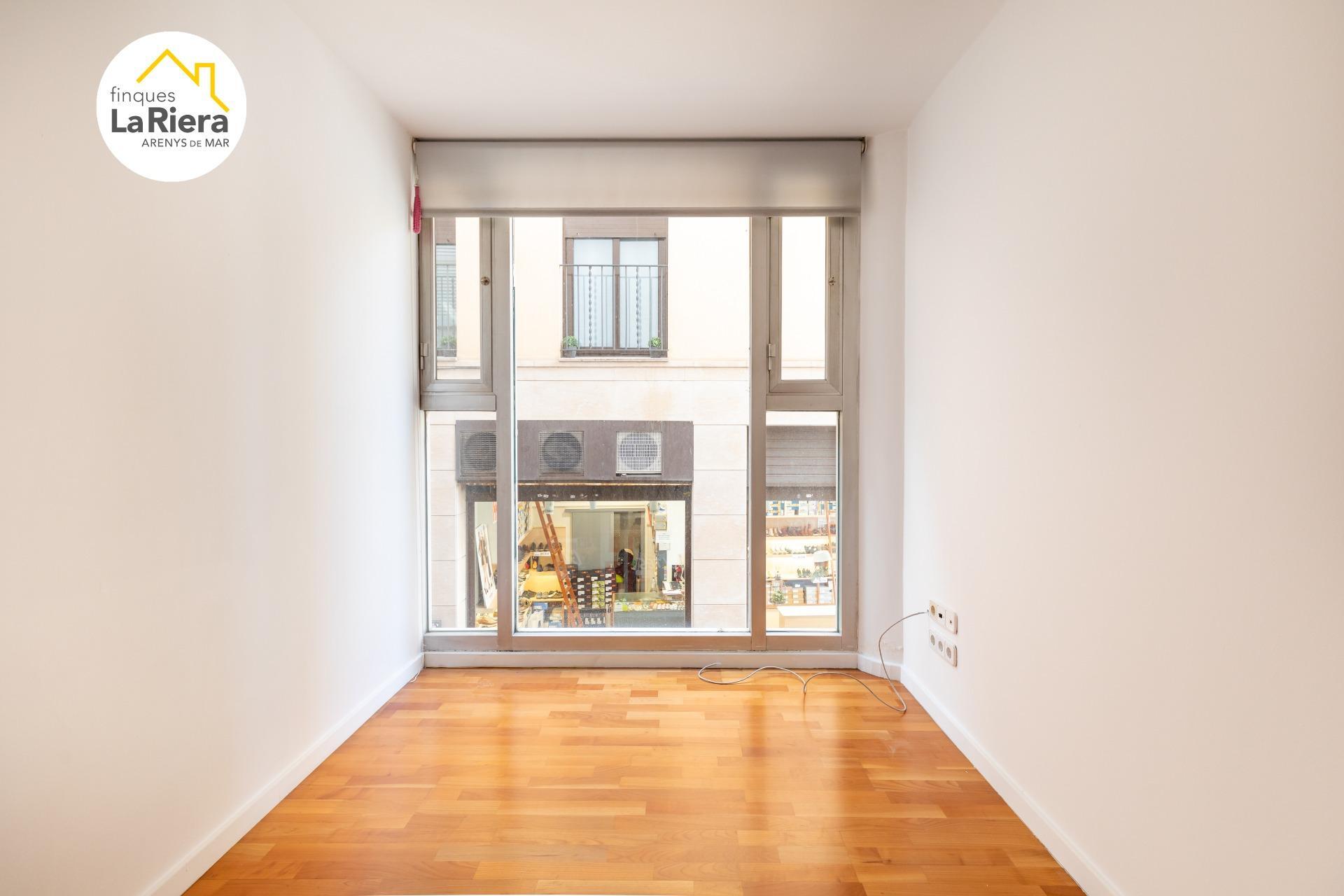 Office in Arenys de Mar, Barcelona to rent Interior Photo- Image 1 of 11