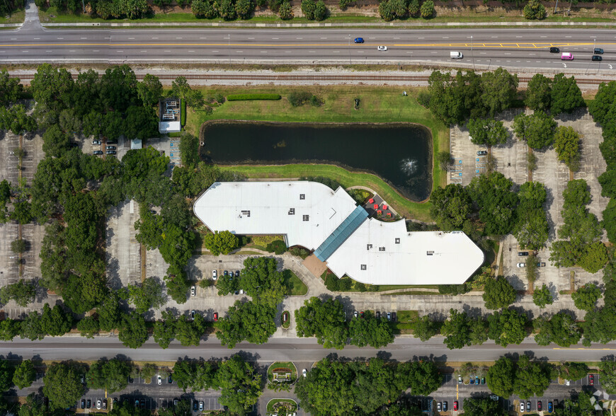 3350 Buschwood Park Dr, Tampa, FL for rent - Aerial - Image 2 of 17