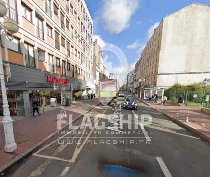 Retail in Montrouge to rent - Building Photo - Image 3 of 3