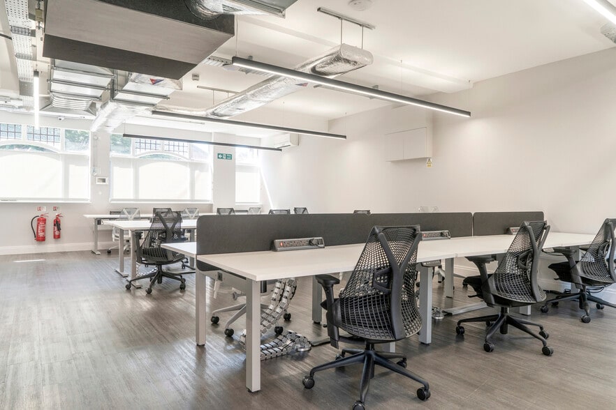 8 Hollybush Row, Oxford to rent - Interior Photo - Image 2 of 6