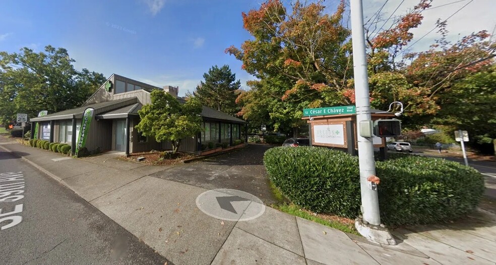 4509-4511 SE Cesar E Chavez Blvd, Portland, OR for sale - Building Photo - Image 1 of 7