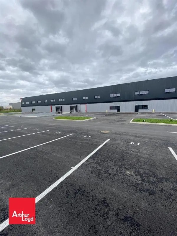 Location Local d'activités 472 m² - Photo 1