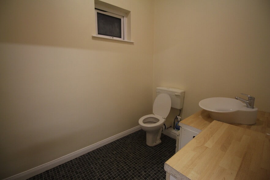 3 Prospect Ct, Castlederg to rent - Interior Photo - Image 2 of 10