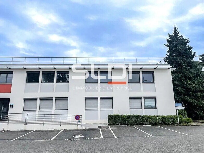 884 Rue Des Mercières, Rillieux-la-Pape to rent - Building Photo - Image 1 of 19