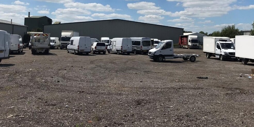 Chelworth Rd, Cricklade to rent - Primary Photo - Image 1 of 1