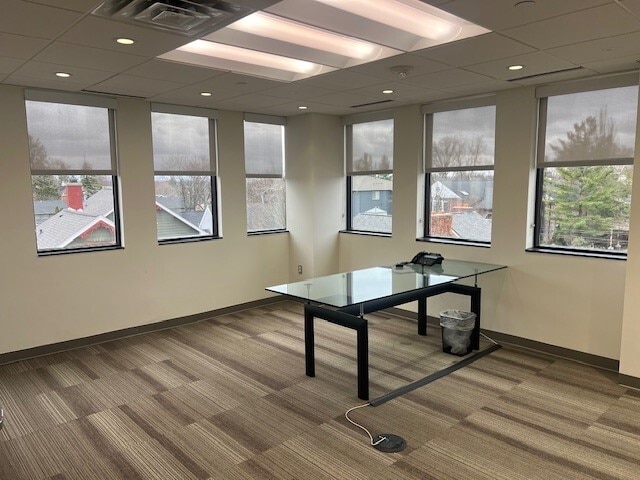 260 E Brown St, Birmingham, MI to rent Interior Photo- Image 1 of 4