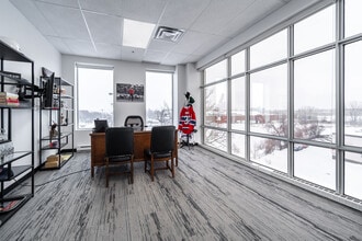 333 Boul Décarie, Montréal, QC to rent Building Photo- Image 2 of 7