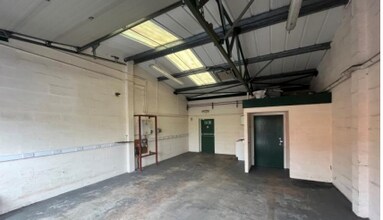 Tyn Llidiart Industrial Estate, Corwen to rent Interior Photo- Image 2 of 2