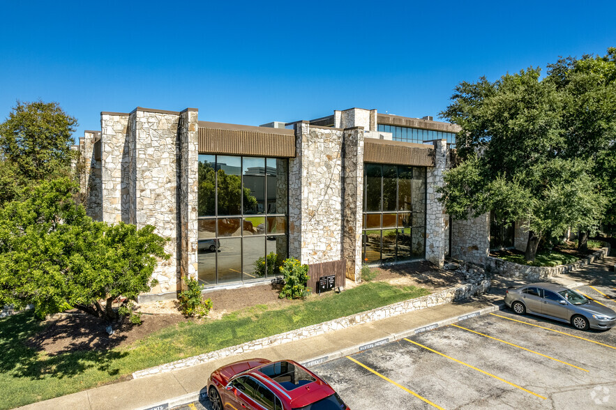 7400 Blanco Rd, San Antonio, TX for rent - Building Photo - Image 3 of 4