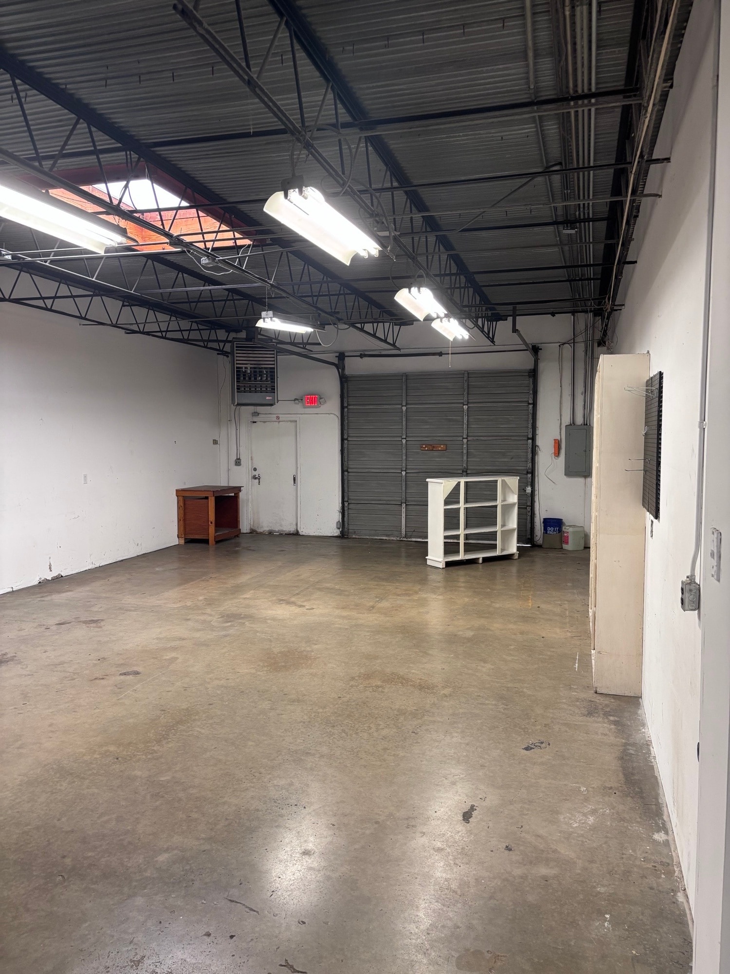 237 Oxmoor Cir, Birmingham, AL to rent Interior Photo- Image 1 of 10