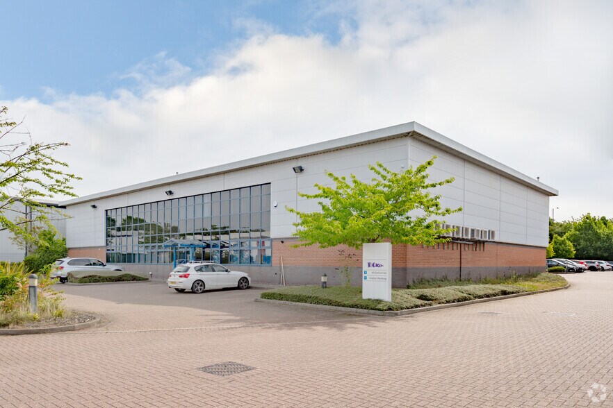 Eastboro Flds, Nuneaton to rent - Primary Photo - Image 1 of 28