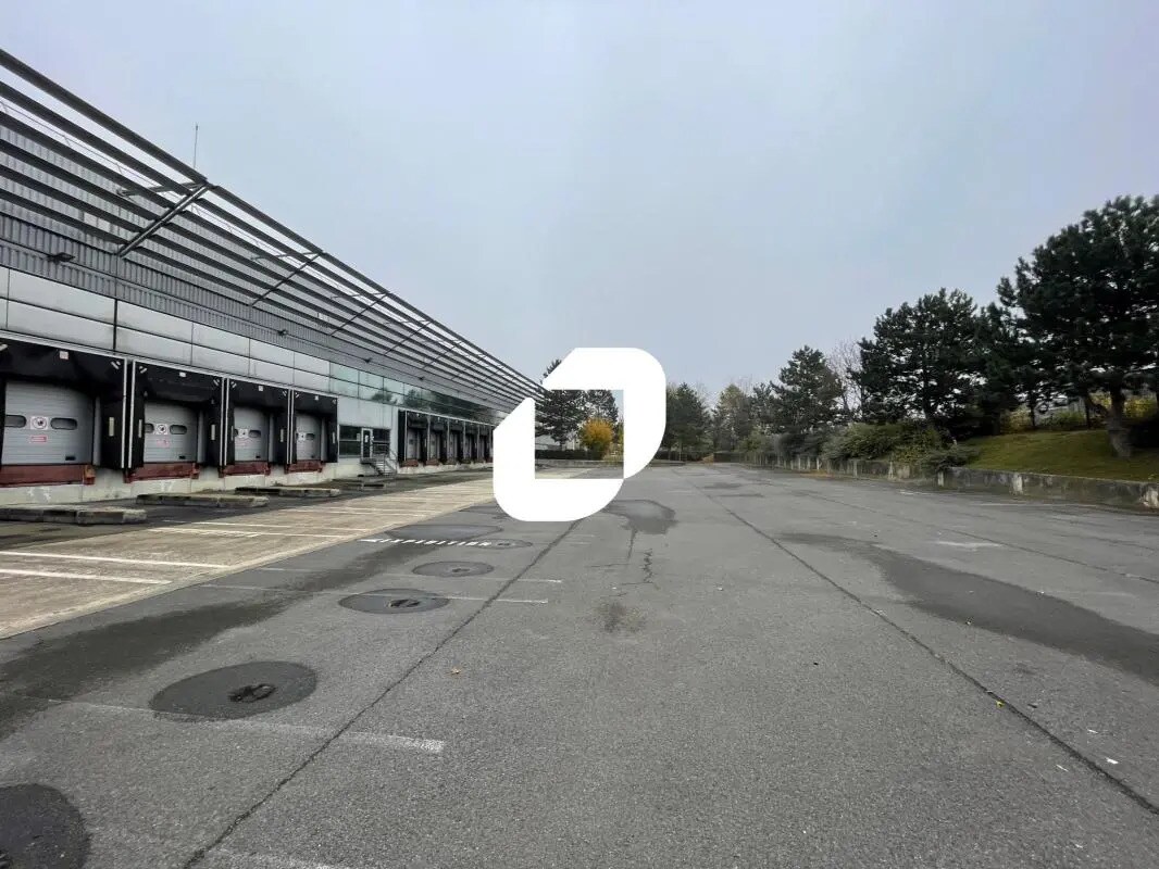 Industrial in Roissy-en-France to rent Building Photo- Image 1 of 2