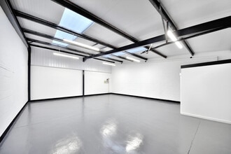 40-50 Low Glencairn St, Kilmarnock to rent Interior Photo- Image 2 of 8