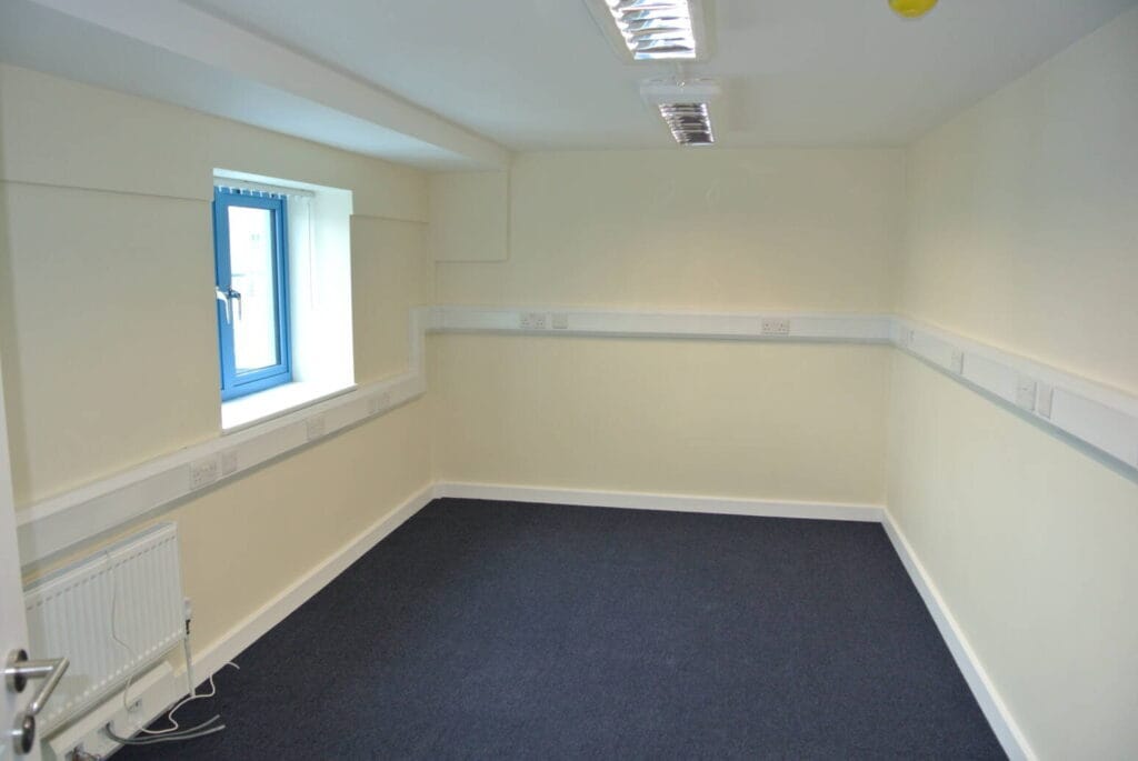 Dalmeyer Rd, London to rent Interior Photo- Image 1 of 11