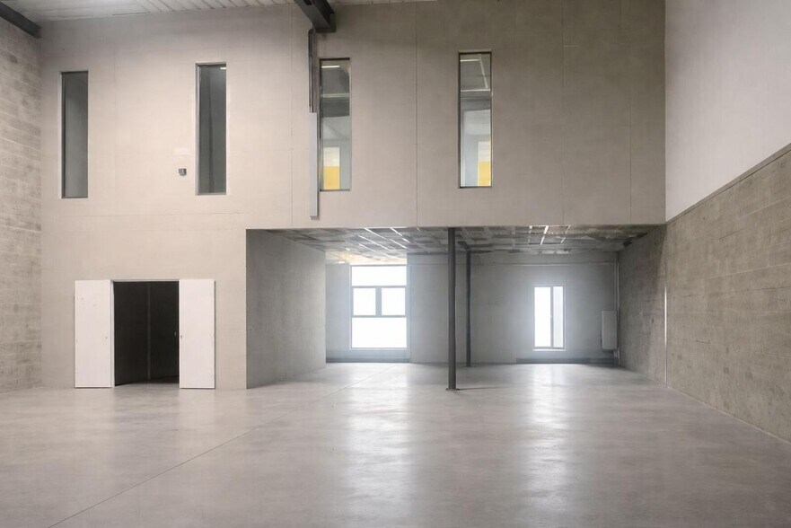 Light Industrial in Saint-Laurent-d'Agny to rent - Interior Photo - Image 3 of 7