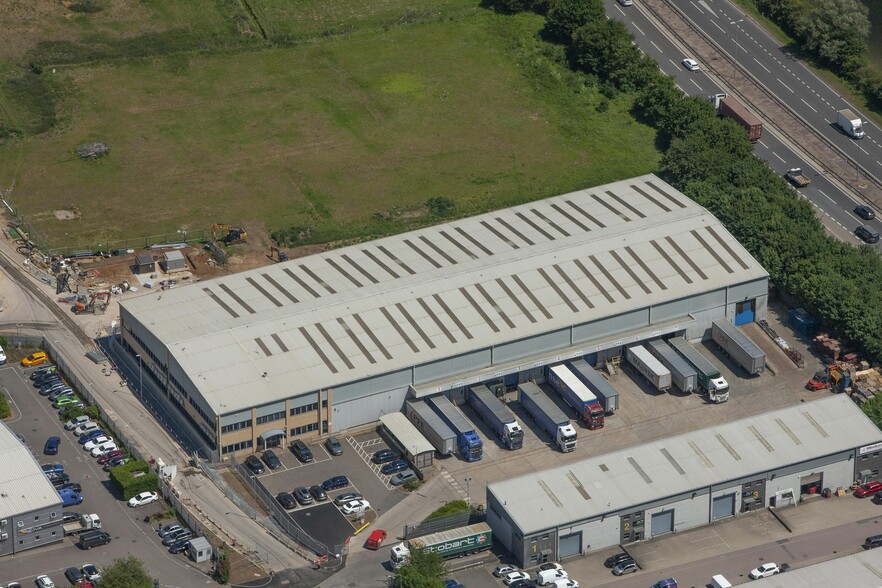 Eastways, Witham to rent - Building Photo - Image 2 of 19