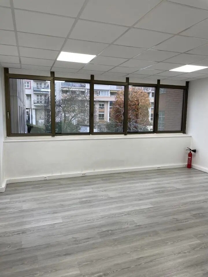 Office in Montreuil to rent Interior Photo- Image 1 of 9