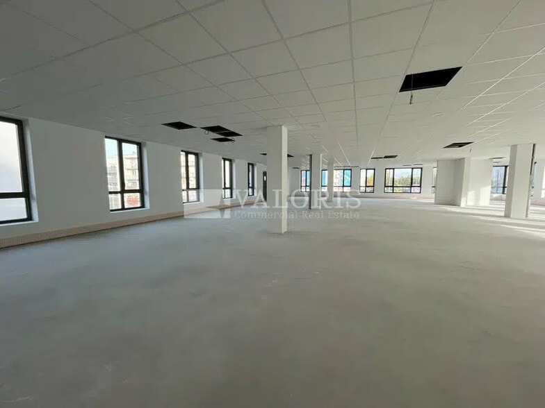 50 Boulevard Ambroise Croizat, Vénissieux for sale - Building Photo - Image 3 of 12