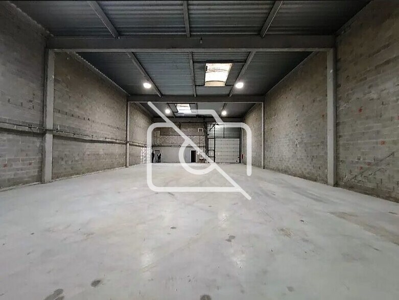 Industrial in Boissy-Saint-Léger to rent - Building Photo - Image 2 of 3
