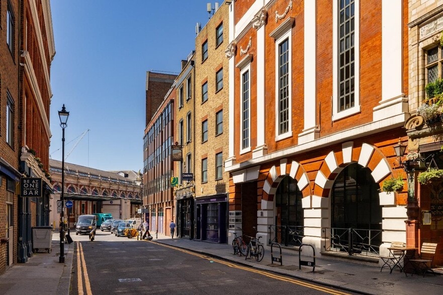 111 Charterhouse St, London to rent - Building Photo - Image 1 of 8