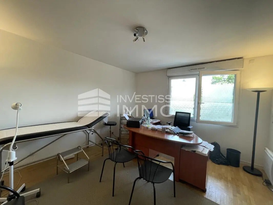 Office in Le Plessis-Trévise to rent Interior Photo- Image 1 of 5