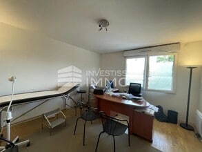 Office in Le Plessis-Trévise to rent Interior Photo- Image 1 of 5