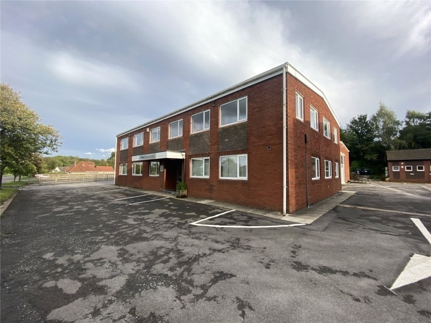 Low Moor Ln, Knaresborough to rent Building Photo- Image 1 of 3