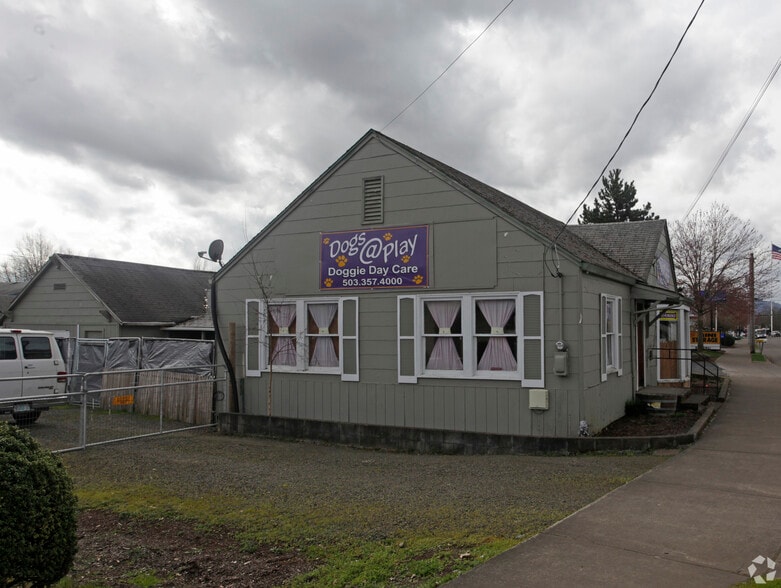 3322 Pacific Ave, Forest Grove, OR to rent - Building Photo - Image 3 of 5