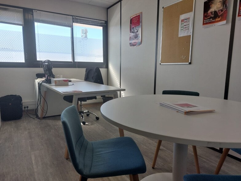 Office in La Valette-du-Var to rent - Interior Photo - Image 3 of 5